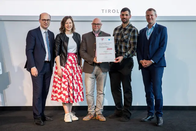 Gemeindebundpräsident Johannes Pressl, Bundesministerin Claudia Bauer, Auditbeauftragter Egon Habicher, Vizebürgermeister Andreas Gohl, Geschäftsführer UNICEF Österreich Christoph Jünger, (v.l.).  | Foto: Familie und Beruf GmbH