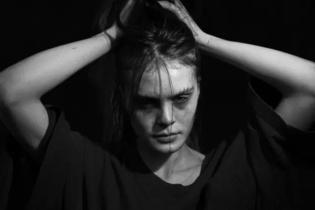 Sofia Isella wird oft mit Billie Eilish verglichen. | Foto: Jasper Graham