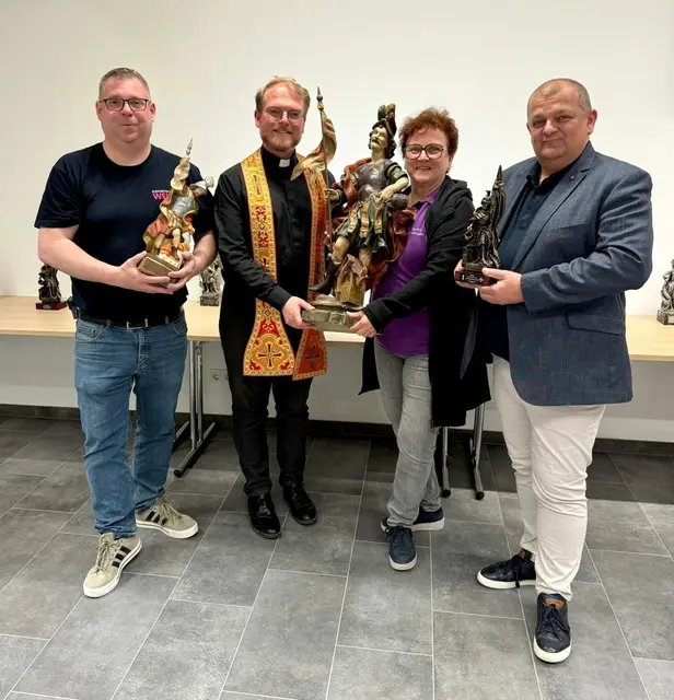 Waidhofen/Ybbs-Wirts-Kommandant Günther Weiss, Kaplan Luca Fian, Jutta Schippany (Jutta's Einkehrstüberl), Heinz Dötzl (Obmann Kameradschaftsbund Waidhofen) | Foto: Bfkdo Amstetten / FF Waidhofen-Wirts