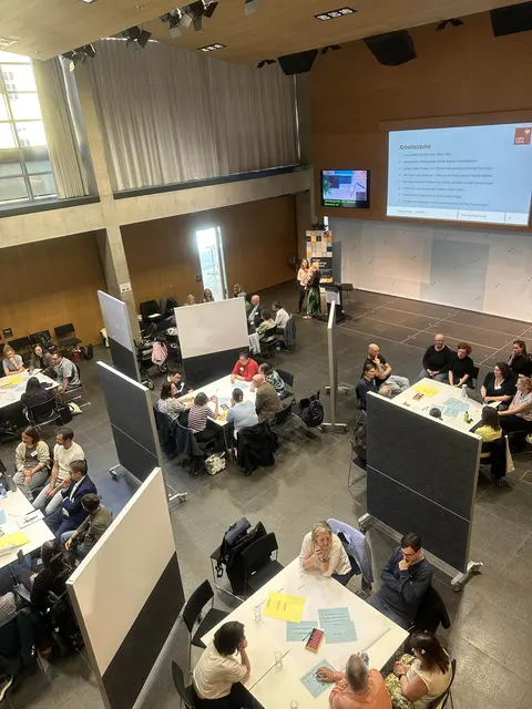 Bei der 18. öffentlichen Sitzung des Tiroler Monitoringausschusses wurde über Menschenrechte und Gleichstellung diskutiert. | Foto: Land Tirol/Dorfmann