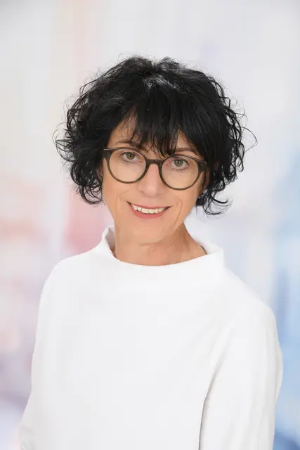 Schulleiterin Barbara König:„Auch wenn es in Österreich keine gesetzliche Altersgrenze für den Kauf und Konsum gibt, ist es bei uns an der Schule nicht möglich solche zu erwerben." | Foto: BG/BRG Knittelfeld
