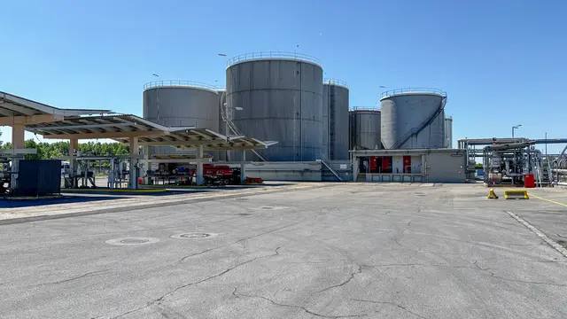 Die Einrichtungen der Erdöl-Lagergesellschaft (ELG) im Ölhafen Lobau. | Foto: Antonio Šećerović/MeinBezirk