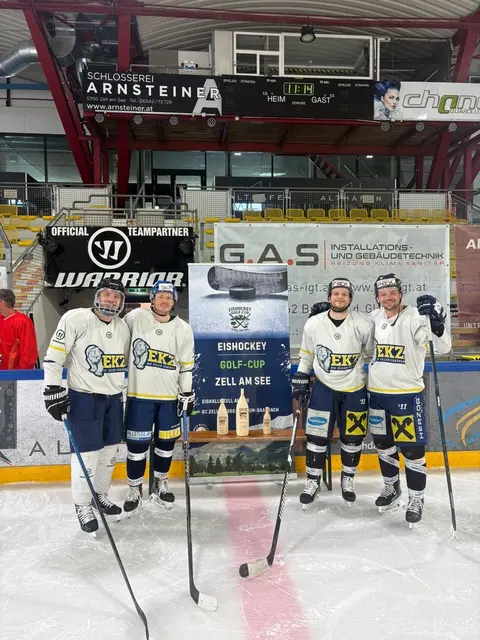Das Siegerteam “Tiger’s Drivers” im Eishockey: vl. nr.: Ex-Eisbär Hubert Berger, Patrick Ratz und die beiden aktuellen Zeller Eisbären (Kapitän) Maximilian Wilfan und Alexander Lahoda. 
 | Foto: Clemens Ludwig