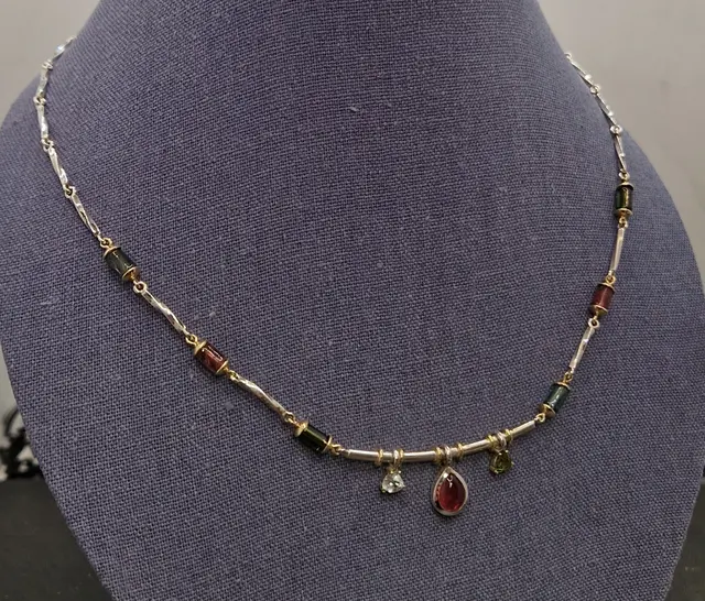 Das Meisterstück der 21-Jährigen: Ein Collier. | Foto: Privat