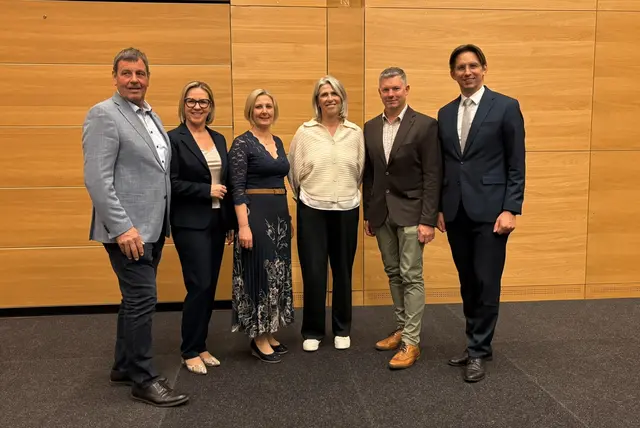 Gemeindekassier Ernst Holler, Bgm. Karin Stromberger, Angelika Klapsch, Jutta Stocker,  Vizebgm. Wolfgang Prugmaier und NAbg. Joachim Schnabel,
 | Foto: Gemeinde
