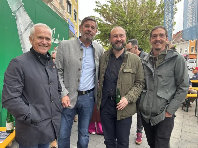 Altbürgermeister Helmut Leitenberger mit Stadtrat Thomas Sammer, Max Lercher und Max Pratter | Foto: MeinBezirk/Waltraud Fischer