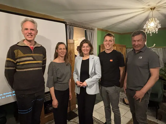 Die Grünen von Tullnerbach freuten sich über den Vortrag von Mobilitäts-Expertin aus Eichgraben und Nationalratsabgeordnete Elisabeth Götze. | Foto: Lauren Fahrenberger / MeinBezirk