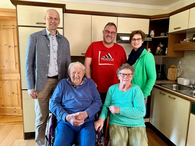 Bürgermeister Franz Fischer, Wilhelm Hammer, Reinhard Hammer, Hermine Ring und Gemeinderätin Martha Silberbauer | Foto: Stadtgemeinde Raabs