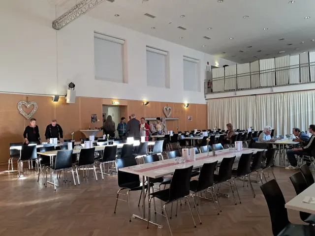 Die ersten Gäste | Foto: Binder