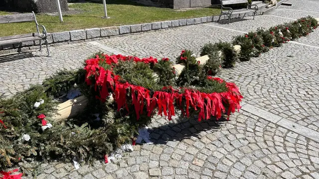 Landjugend-Maibaum in Bad Kreuzen "gefällt".  | Foto: Strudengau TV Franz Leitner