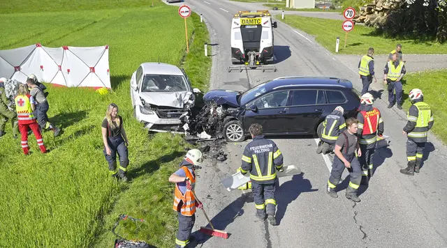Mann bei Frontalcrash schwer verletzt