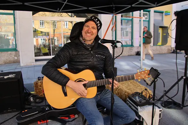 Für musikalische Unterhaltung sorgte in Neumarkt Wolfgang Schweinsteiger.