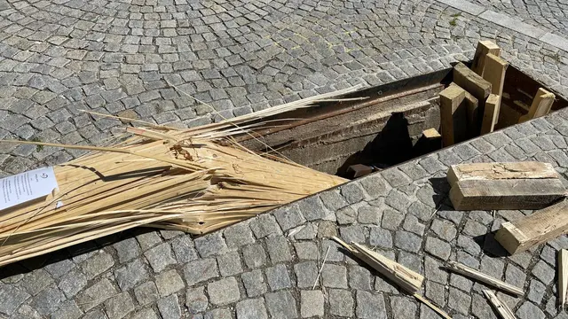 Landjugend-Maibaum in Bad Kreuzen "gefällt".  | Foto: Strudengau TV Franz Leitner