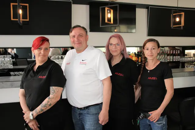 Werner Nußbacher mit seinem Team von "Nussi 2" in Köflach | Foto: Cescutti