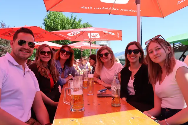 Johannes Tilg, Janine, Cindy, Stephanie, Katerina und Alisa genossen das Maifest in Rum.  | Foto: Kendlbacher