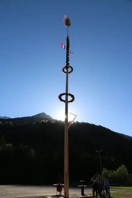 Maibaumaufstellen am Waldfestplatz