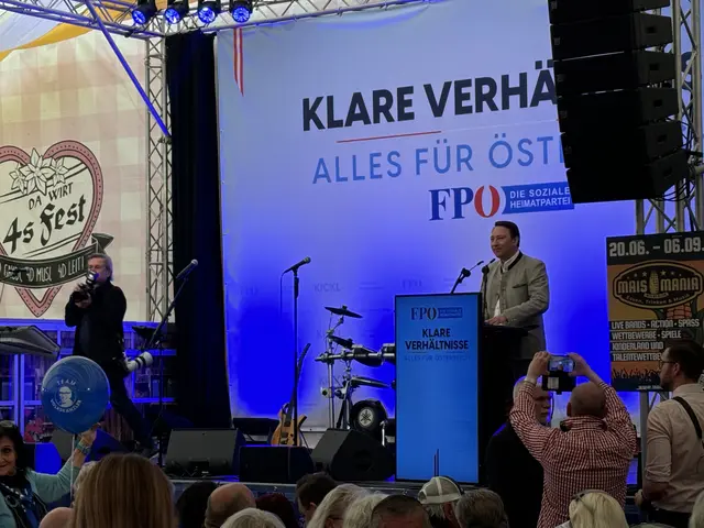 Oberösterreichs Landeshauptmann-Stellvertreter Manfred Haimbuchner stand im Zelt ebenfalls auf der Bühne.  | Foto: MeinBezirk