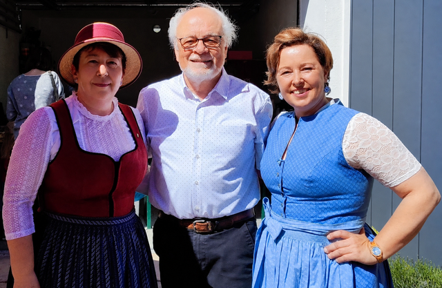 Tradition, Gemeinschaft und Sonnenschein beim Maibaumaufstellen in Reiferdorf