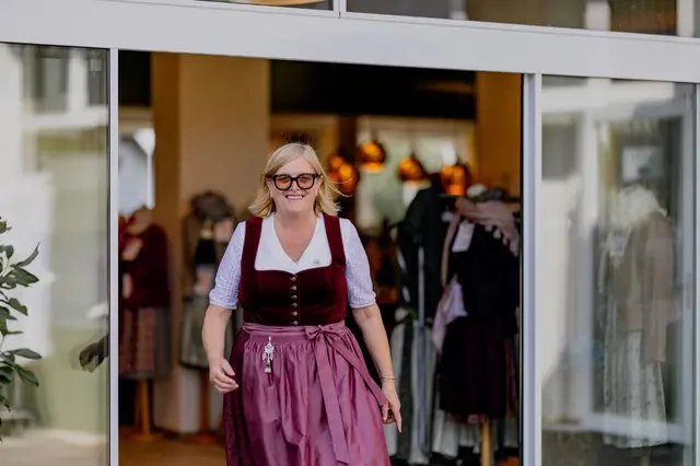 Elfi Maisetschläger freut sich darauf, zahlreiche Gäste zur Wiedereröffnung begrüßen zu dürfen und gemeinsam diesen besonderen Tag zu feiern. | Foto: Waldviertel Tourismus, Matthias Streibel