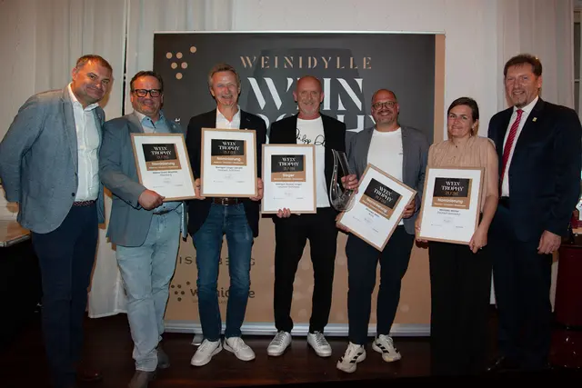 Die Nominierten der Kategorie Blaufränkisch Reserve: Eisenberg DAC-Obmann Reinhold Krutzler, Thomas Wachter, Gerald Unger, Gerhard Unger, Markus Bach, Martina Weber und Weinidylle-Obmann Thomas Schreiner | Foto: seier.com