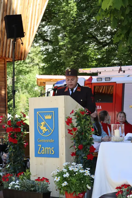 „Ein besonderer Tag für Feuerwehr und Gemeinde“, sagte Kommandant Hermann Ladner zum Auftakt.  | Foto: Elisabeth Zangerl
