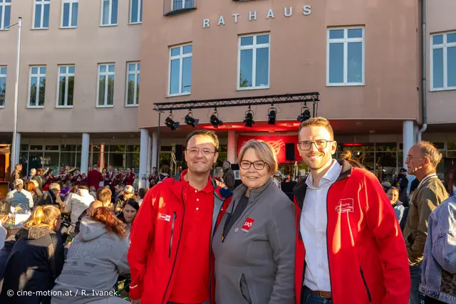 Rene Pfister, Bürgermeisterin Karin Baier und Stadtrat Marco Luksch (vlnr). | Foto: cine-motion.at / R. Ivanek