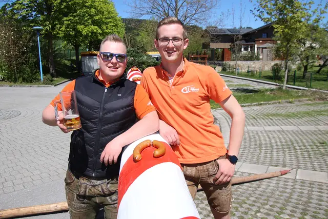 Stefan Frauenschuh und Jakob Bachler halfen tatkräftig mit.
