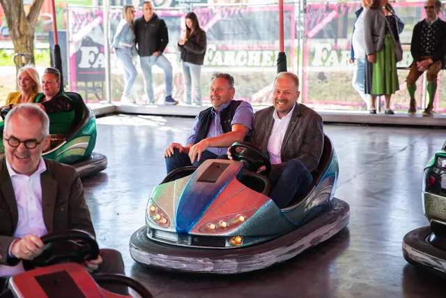 Beim Autodrom konnten sich die politischen Vertreter mal so richtig revanchieren. | Foto: Rusk Video