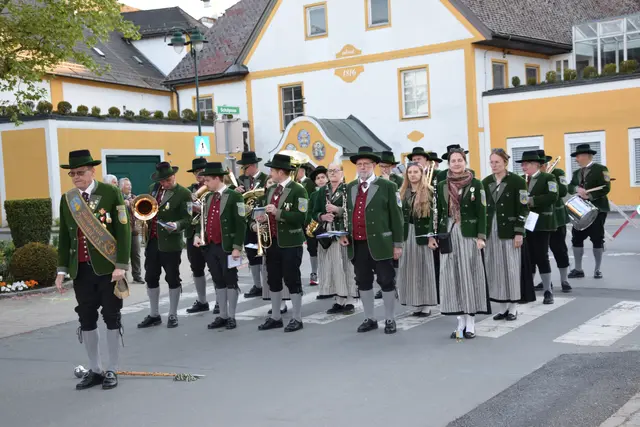 Die Feier wurde mit dem Stück zum Tag der Arbeit musikalisch beendet  | Foto: MeinBezirk/Josef Strohmeier