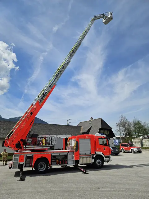 Bis auf 30 Meter kann die neue Drehleiter ausgefahren werden. | Foto: FFW Reutte