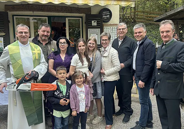 Zur 3. Forstmesse wurde in den Wald geladen