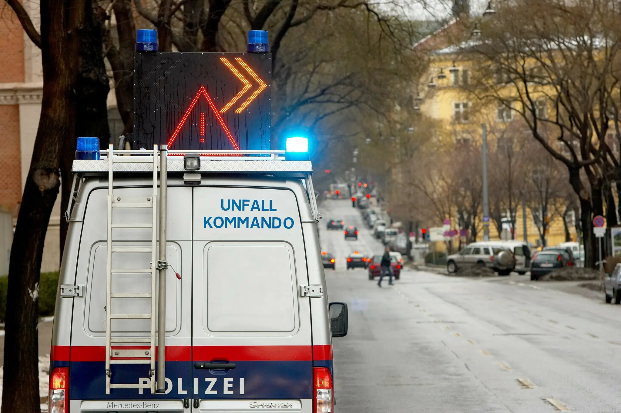 85-jährige Frau stirbt bei Unfall auf Wientalstraße in Wien-Penzing — image 1
