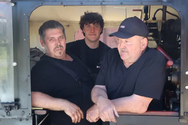Andreas Cernoga, Laurenz Strohmaier und Markus Mandl (v.l.) auf der Dampflok | Foto: Gerhard Langmann