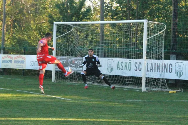 Dario Tadic bezwang Goalie Maximilian Zöttl zum 4:0 (57.) - einziger Wehrmutstropfen - der Pass zu Tadic kam aus klarer Abseitsposition.  | Foto: Peter Seper