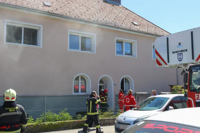 Feuerwehr in Wohnung in Wels-Vogelweide im Einsatz