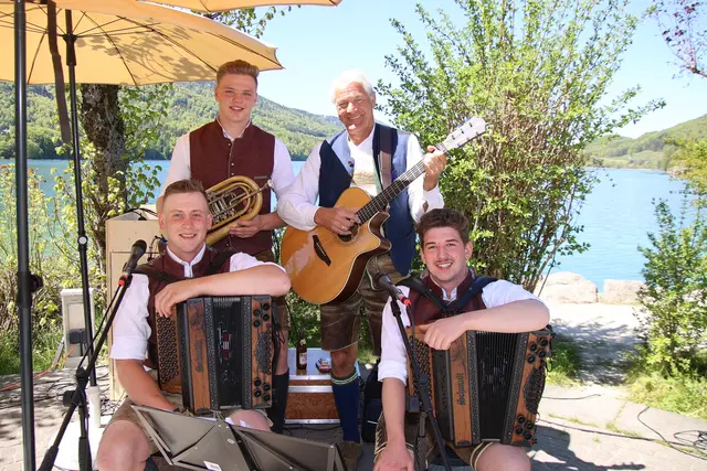 Das Heisl-Trio "zu Viert" unterhielt bei „Fisch und Wein“ am Fuschlsee.
