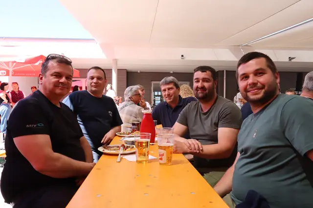 Kommandant Markus Zerlauth mit Mitgliedern der Freiwilligen Feuerwehr aus Kroatien (DVD TRENKOVO). | Foto: Kendlbacher