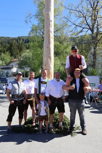 Rinner Maibaum im Mittelpunkt des Festes