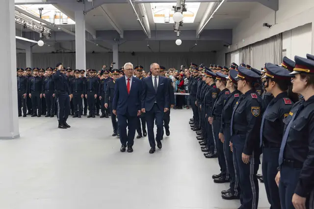 Der Einlauf von Bundesminister Karner | Foto: LPD NÖ/O.Greene