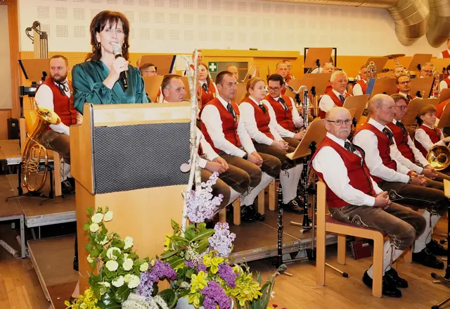 Andrea Sammer führte durch die beiden Konzertabende. | Foto: Waltraud Wachmann