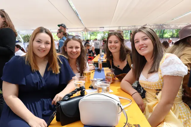 Magdalena, Marisa, Sarah und Olga genossen die gute Stimmung am Maifest. | Foto: Kendlbacher