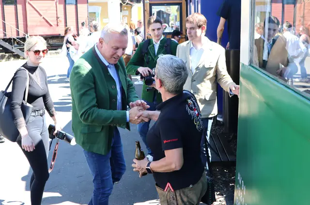 Einstieg in den Waggon Erzherzog Johann | Foto: Gerhard Langmann
