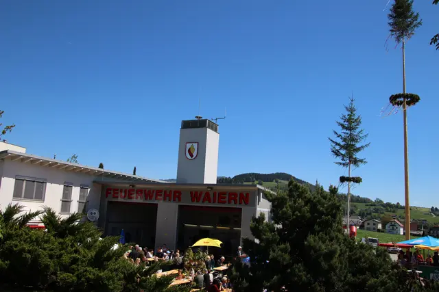 Traditionelles Maibaumfest beim Rüsthaus in Waiern