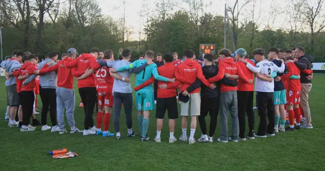Nach 90 Minuten und einem klaren 6:0 Sieg schwor Trainer Benjamin Posch sein HERZ Pinkafeld-Team bereits auf den  Showdown gegen Stegersbach am 15. Mai 2026 - 19.30 Uhr in Stegersbach ein.  | Foto: Peter Seper