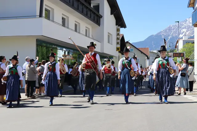 Maifeier des Trachtenverein D Nordkettler Rum lockte zahlreiche Gäste an