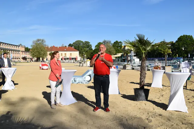 Betriebsleiter Harald Gölles begrüßt die Gäste in seinem "Wohnzimmer". | Foto: Mirjam Preineder