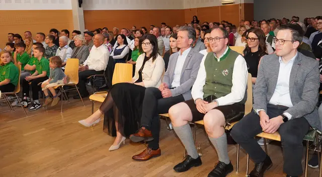 Volles Haus in der Kulturhalle Söchau. | Foto: Waltraud Wachmann