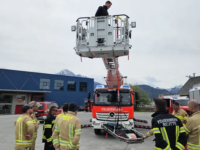Bis zu fünf Personen kann der Rettungskorb aufnehmen. | Foto: FFW Reutte