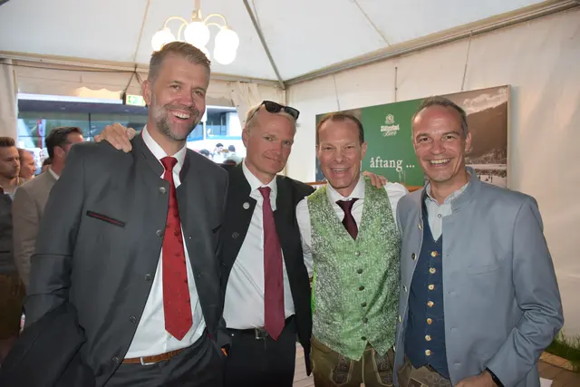 V.l. Norbert Schöpf (Villa Blanka), Oswald Wolkenstein (WKO), MeinBezirk GF Thomas Zerlauth, UNIQA-Landesdirektor Michael Zentner. 
