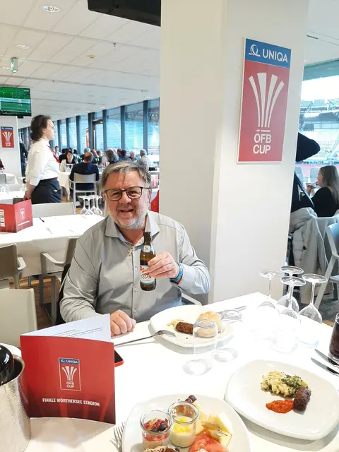Normalerweise ist Günter Dokter zu einhundert Prozent FC Lendorf. Doch wenn es um Bundesliga geht, dann ist Altach seine Nummer eins.  | Foto: Tiefling/KK